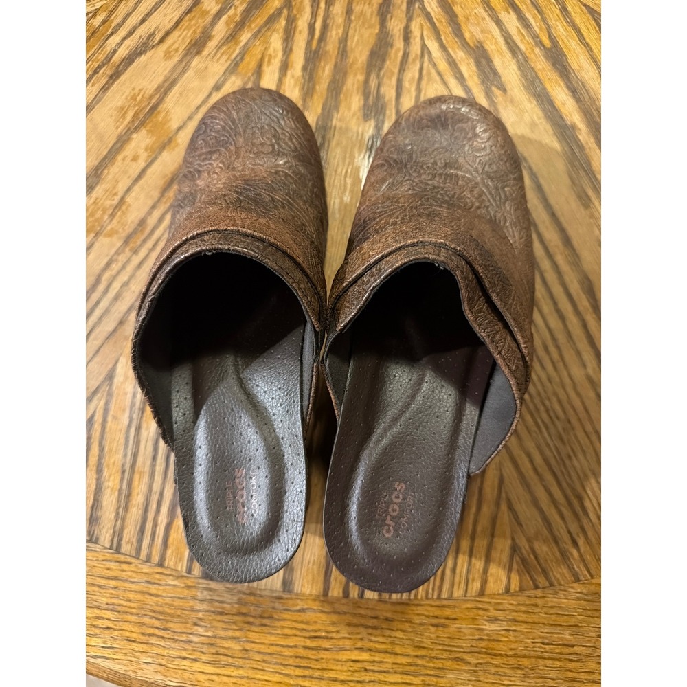Crocs Leigh II Floral Embossed Brown Clogs Mules Heels 203911 Womens 8